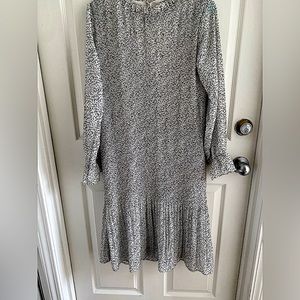 MIDI dress size small. Long sleeves with a button on back
